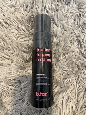 b.tan Too Tan To Give A Damn Insanely Dark 1 Hour Self Tan Mousse - Black/Pink